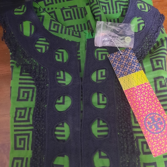 Blousr - Picture 2 of 4